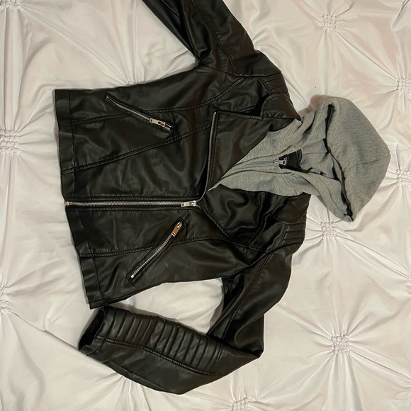 Leather jacket - Picture 2 of 3